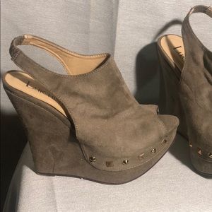 Luichiny peep toe wedges